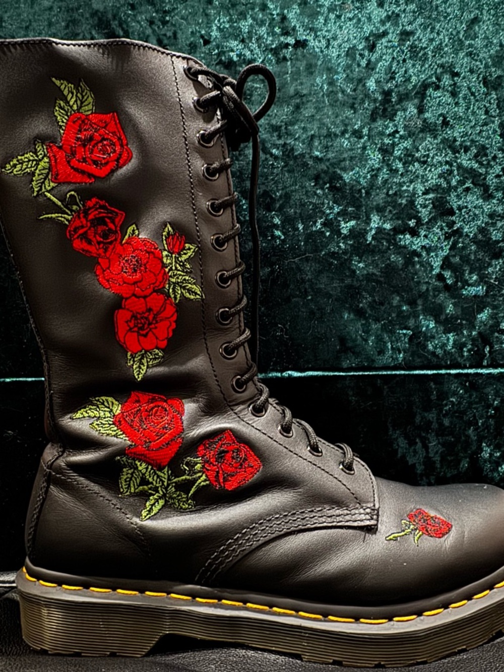 Dr. Marten’s 14 Eye Rose Boots - Embroidered Floral - Size 11 Women’s, Like New - Picture 2 of 4